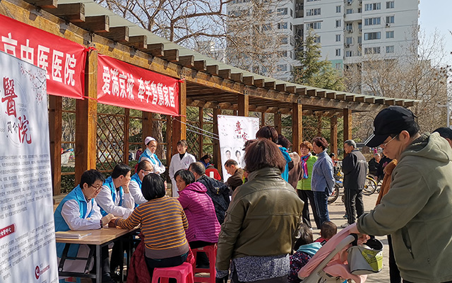 【学雷锋日】星空游戏(StarSky Sports)官方网站,举办“爱满京城，牵手智慧家医”志愿服务活动(图2)